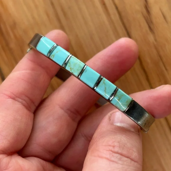 Turquoise Inlay Hinged Bangle 7 Inch Bracelet - Picture 3 of 9